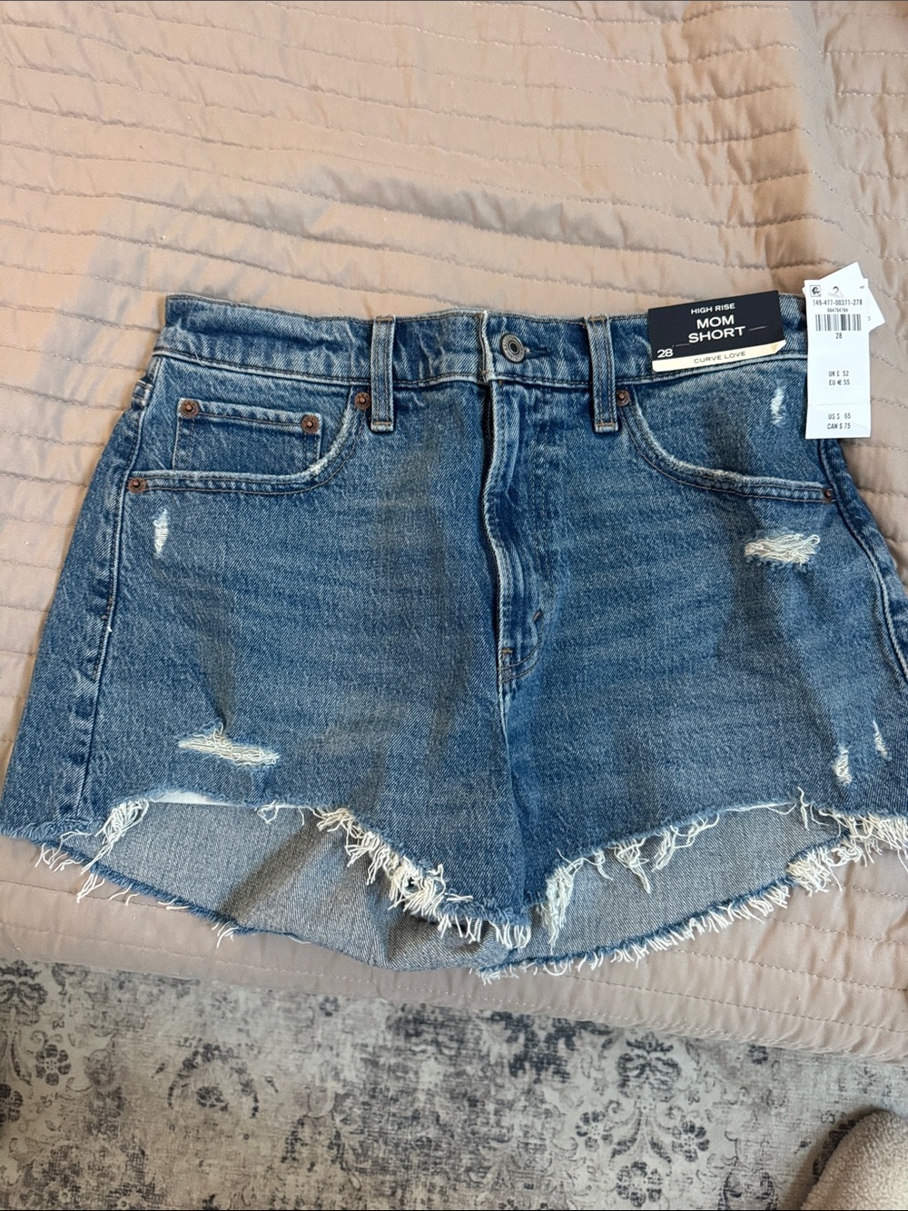NWT ABERCROMBIE AND FITCH Mom Short High-Rise Distressed Denim Shorts - Blue